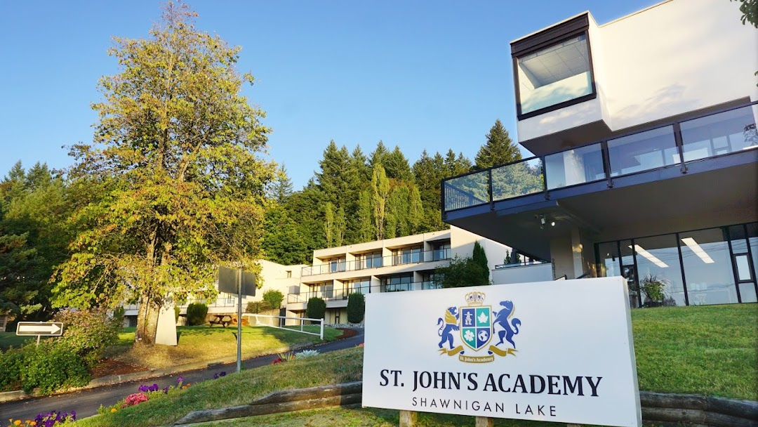 St John’s Academy - Du học trung học tại Vancouver (Canada)