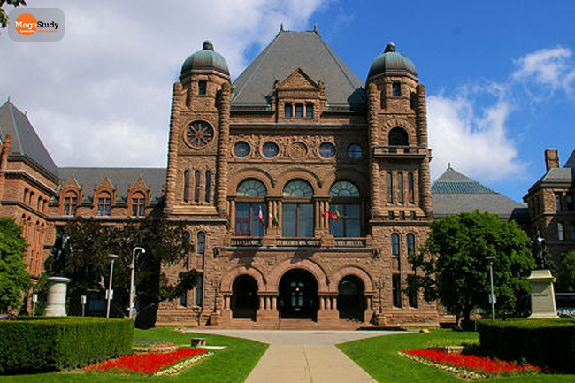 Đại học Toronto – trường công lập hàng đầu tại Canada
