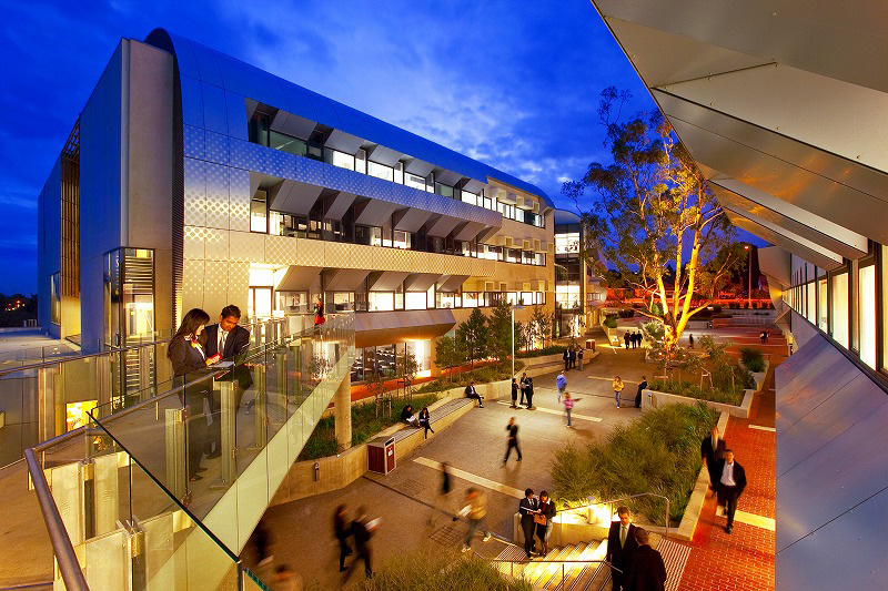 Đại học Deakin, Úc